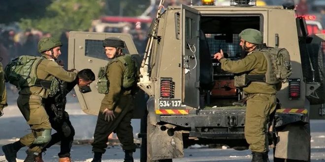 Israeli occupation forces arrest 8 Palestinians in the West Bank