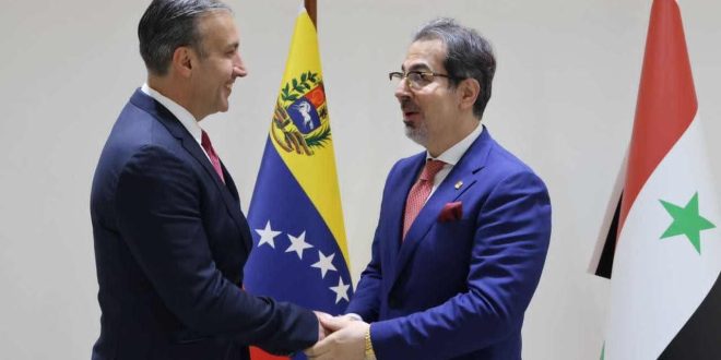 Vicepresidente de Venezuela y Embajador de Siria en Caracas repasan vías de cooperación económica