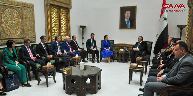 Presidente del Parlamento sirio, Haouda Sabbagh con delegación parlamentaria de la Duma estatal, encabezada por Anna Kuznetsova
