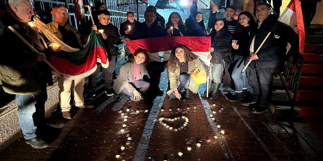 Miembros de la comunidad siria en Bulgaria durante un acto de solidaridad con Siria