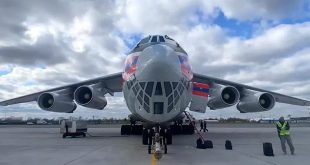 Nuevo avión de ayuda ruso arriba al Aeropuerto Internacional de Latakia