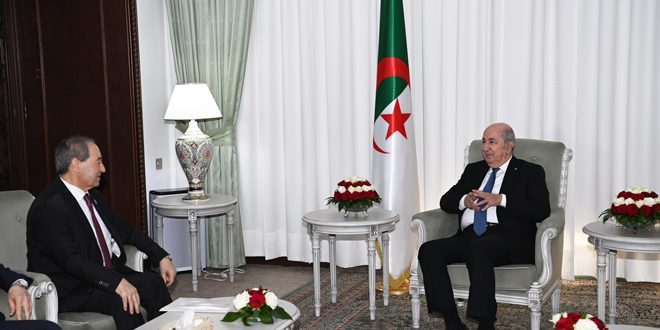 Canciller Al-Mekdad transmite mensaje verbal del presidente Al-Assad a su homólogo argelino