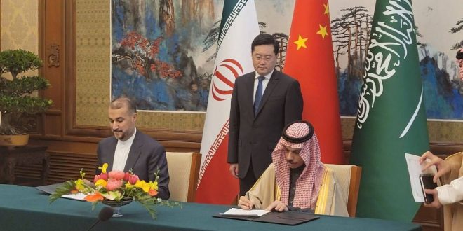 Cancilleres de Irán y Arabia Saudí se reúnen en Pekín y firman pasos ejecutivos para reapertura de embajadas