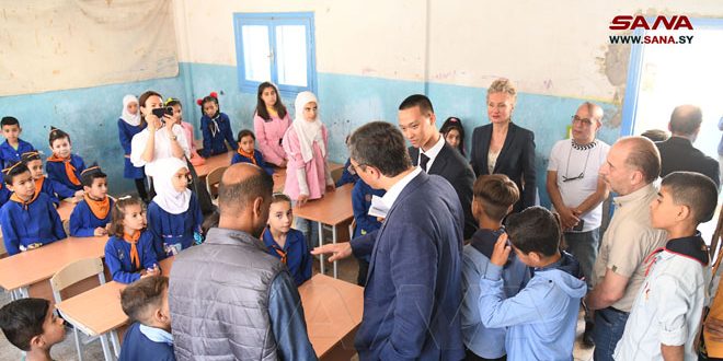 Delegación rusa entrega artículos escolares en Al-Sayeda Zainab, Damasco