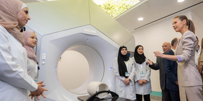 Primera Dama visita el centro de radioterapia y diagnóstico avanzado