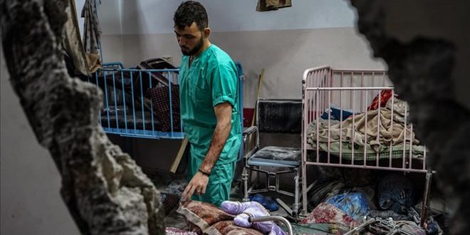 Ejército israelí retiene gran número de personal médico, pacientes y desplazados en el Complejo Médico Nasser
