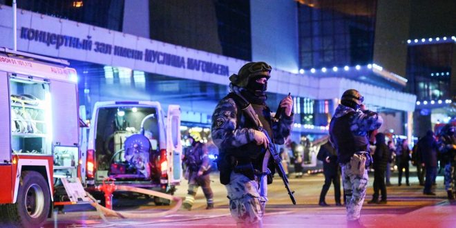 Aumenta a 115 la cifra de muertos por ataque terrorista en Moscú