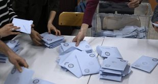 La oposición turca gana elecciones municipales, según los resultados preliminares