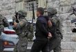 در جریان یورش نیروهای اشغالگر به مناطقی در کرانه باختری، دو فلسطینی مجروح و تعدادی دیگر دستگیر شدند.