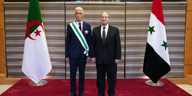 הנשיא אל-אסד העניק לשגריר האלג’ירי את עיטור הזכאות הסורי המצויין