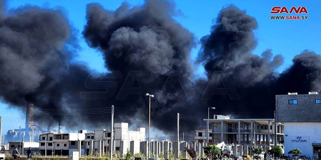 Тушение пожара, вспыхнувшего вблизи нефтеперерабатывающего завода в Баниясе