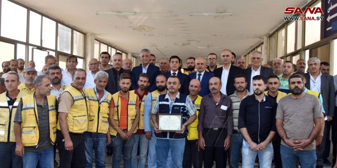 Cumhurbaşkanı  Esad’ın Direktifleri Doğrultusunda Sağlık Bakanı, Tartus’un Sağlık Kadrolarını Ödüllendiriyor