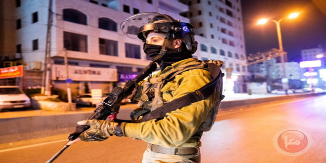 İsrail İşgal Güçleri, Batı Yaka’da 22 Filistinliyi Tutukladı