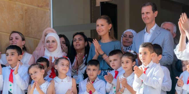 Cumhurbaşkanı Esad ve First Lady Esma Esad, Tartus’taki Darüleman Şehit Çocukları Okulu’nun Kız Ve Erkek Öğrencileriyle Buluştu