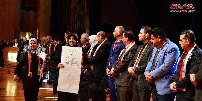إجلالاً وإكباراً لتضحياتهم… تكريم 502 من أسر الشهداء في قصر المؤتمرات بدمشق