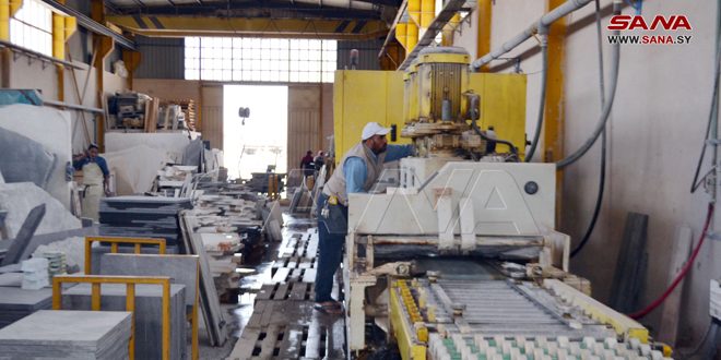 وزير الصناعة يصدر قرارين بتسهيل عمل الصناعيين لتأمين المواد الأولية وصيانة الآلات