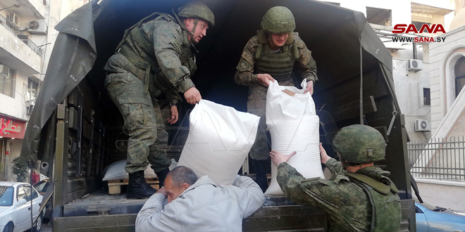وصول دفعة مساعدات إغاثية روسية إلى مراكز الإيواء باللاذقية