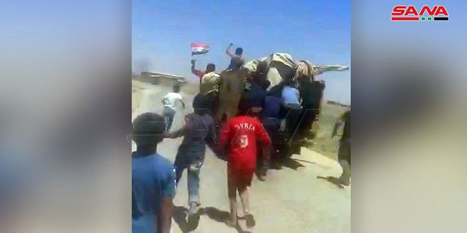 Locals of Tal Ahmed village in Qamishli countryside intercept a convoy of US occupation