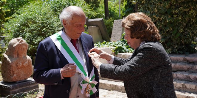 President al-Assad awards Italian archaeologist Paolo Matthiae Syrian Order of Merit of Excellent Degree