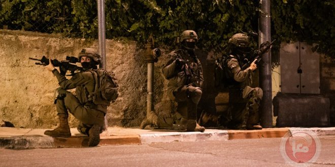 Israeli occupation forces arrest seven Palestinians in the West Bank