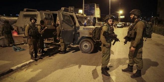 Occupation forces arrest 11 Palestinians in the West Bank