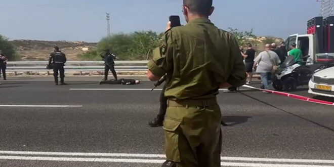 Israeli occupation officer killed, five others injured in Palestinian heroic operation