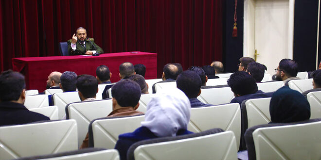 Defense Minister holds dialogue session with journalists