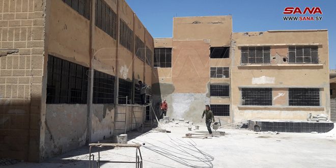 Reconstruyen una escuela en Palmira en el desierto de Siria