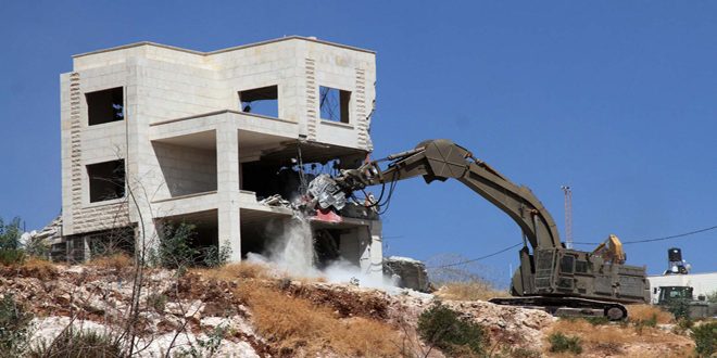 Fuerzas de ocupación israelíes demuelen dos casa palestinas