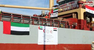Un barco de ayuda humanitaria emiratí llega al puerto de Latakia