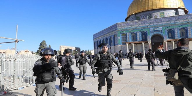 Fuerzas israelíes asaltan la sagrada mezquita Al-Aqsa