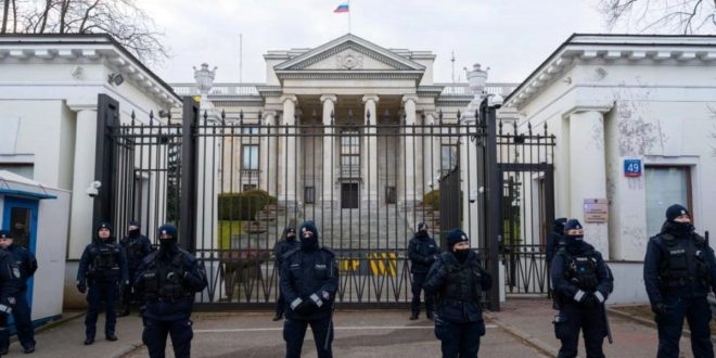 Rusia rechaza confiscación del edificio de una escuela rusa en Polonia