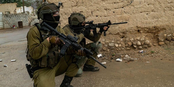 Varios palestinos detenidos por las fuerzas del ocupante israelí