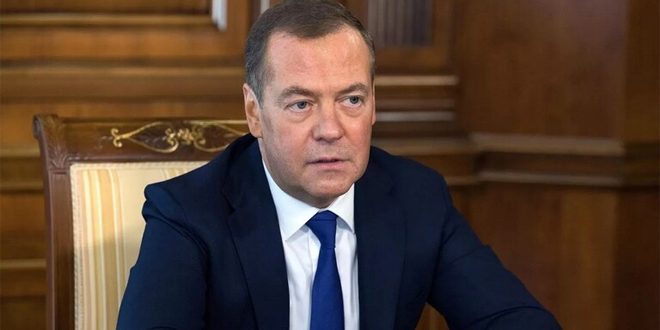 Medvedev: EEUU nunca ha gastado dinero como para matar a los rusos