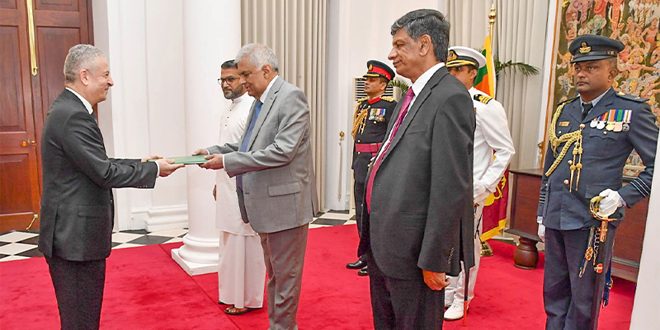 Embajador sirio entrega sus cartas credenciales a presidente de Sri Lanka