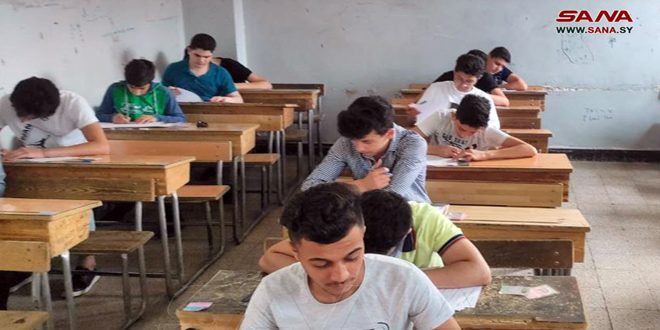 Más de 321 mil alumnos sirios inician sus exámenes nacionales de noveno grado