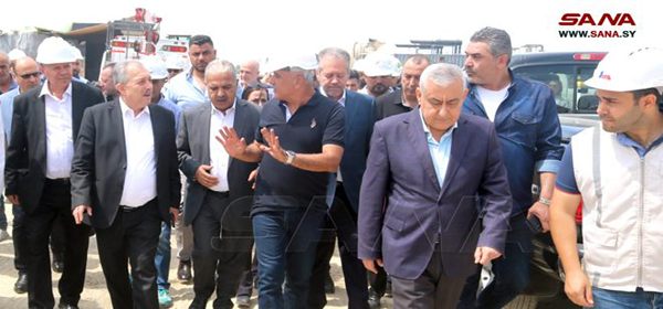 Primer ministro chequea la marcha de implentación de dos proyectos vitales en Latakia (+ fotos)