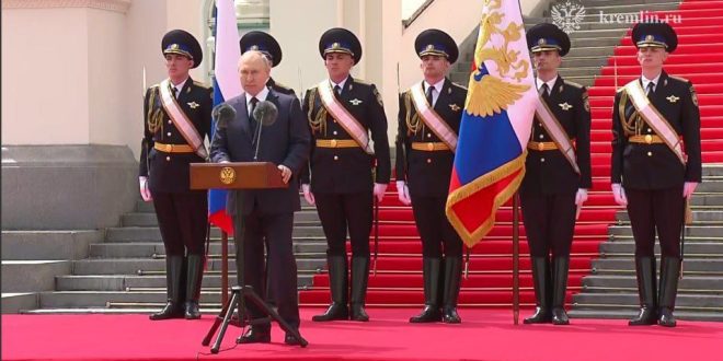 Putin-se-dirige-a-las-fuerzas-de-seguridad-rusas-que-garantizaron-el-orden-durante-el-motín-armado