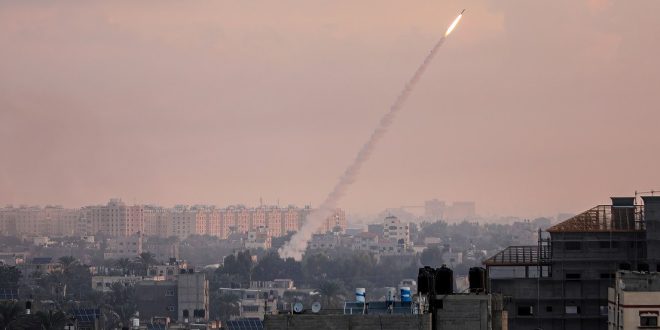 Andanadas de misiles palestinos alanzan varias zonas de "Israel"