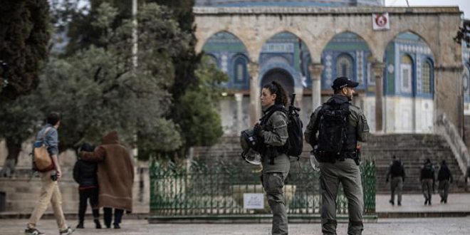 "Israel" convierte a Jerusalén en zona militar y prohíbe el acceso a la Mezquita Al-Aqsa