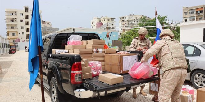 El Centro de Coordinación ruso distribuye ayuda humanitaria en localidades de Latakia