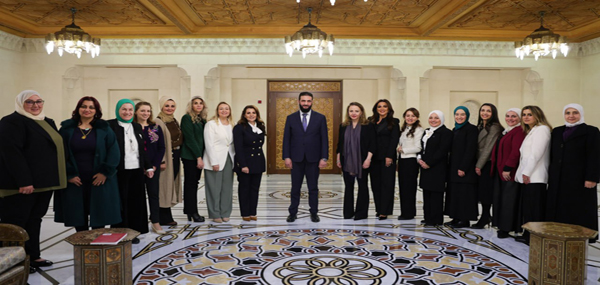 Al-Sharaa recibe a delegación de mujeres de la comunidad siria en Estados Unidos