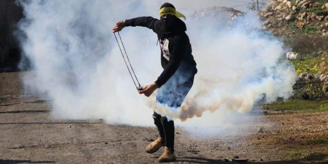 جراحت ده ها فلسطینی در سرکوب تظاهرات هفتگی کفر قدوم توسط اشغالگر