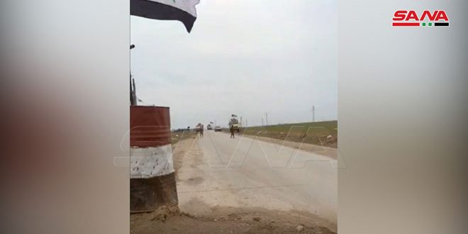 ممانعت مردم روستای تل ذهب با کمک ایست بازرسی ارتش عربی سوریه از عبور کاروان خودرو‌های اشغالگران آمریکایی 19-2-2022