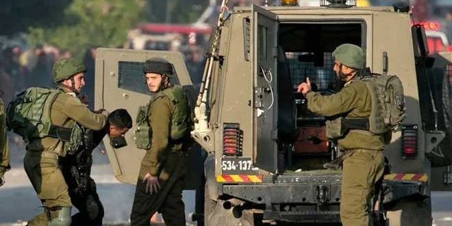 دستگیری یک فلسطینی توسط نیروهای اشغالگر در طولکرم