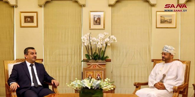 دکتر میا استوارنامه خود را به عنوان سفیر جدید سوریه در سلطان نشین عمان تقدیم وزیر خارجه این کشور کرد