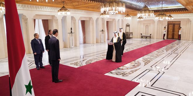 رئیس جمهور بشار اسد استوارنامه سفیر فوق‌العاده و تام‌الاختیار پادشاهی بحرین در سوریه را پذیرفت 19-6-2022