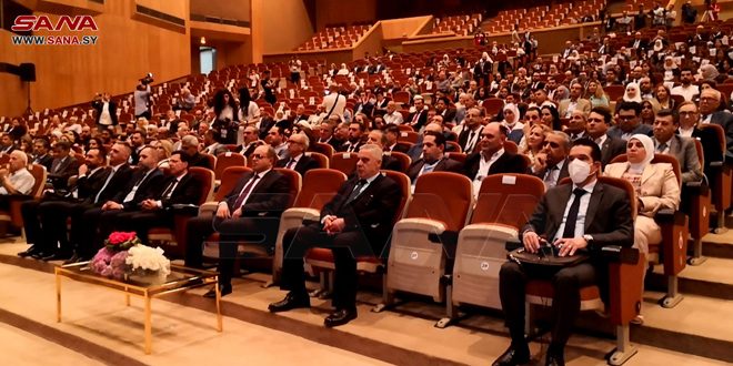 Coup d’envoi des travaux de la conférence « Perspectives et visions sur l’investissement dans la phase de la reconstruction » à Damas
