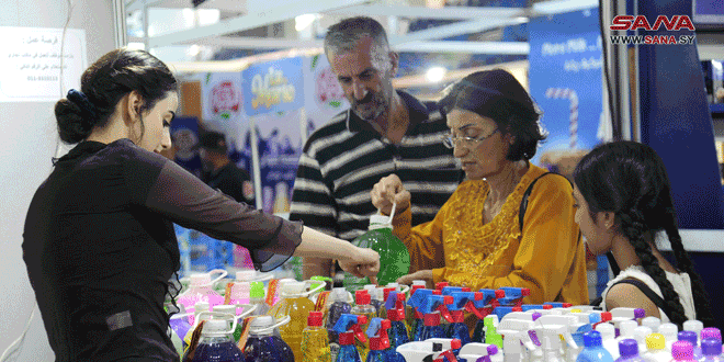 Nombreuses sociétés participent au festival du shopping mensuel dans la salle d’al-Jalaa