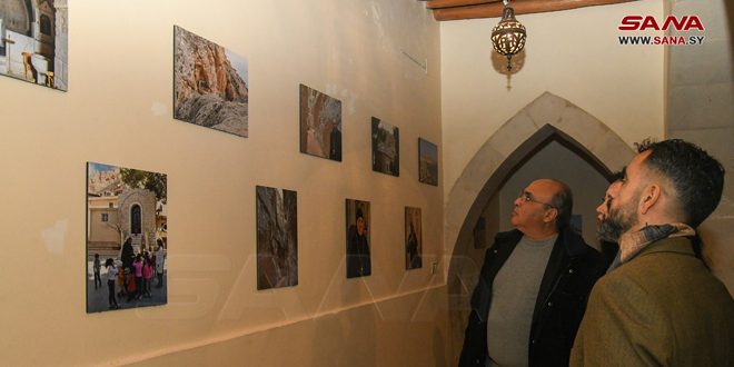 Exposition photographique d’artistes chiliens dans la banlieue de Damas